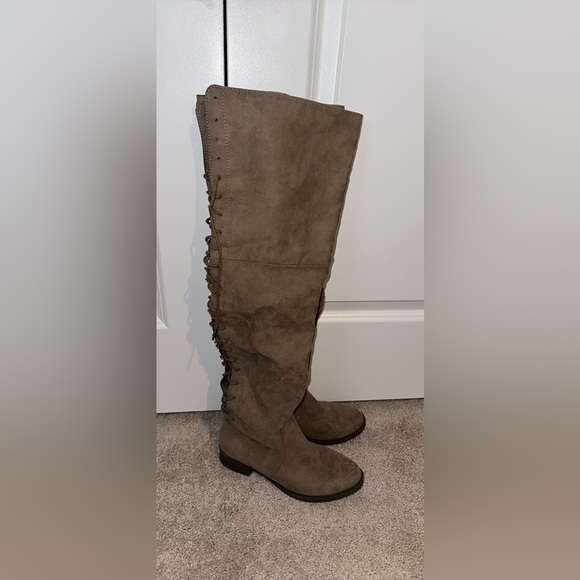 Knee high tan lace up boots - Picture 1 of 7